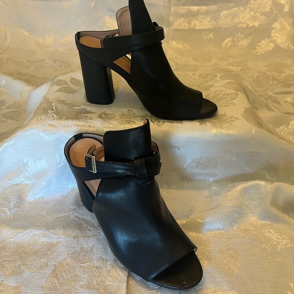 Yoki Black Open-Toe Heeled Sandals size 8 - Picture 3 of 5